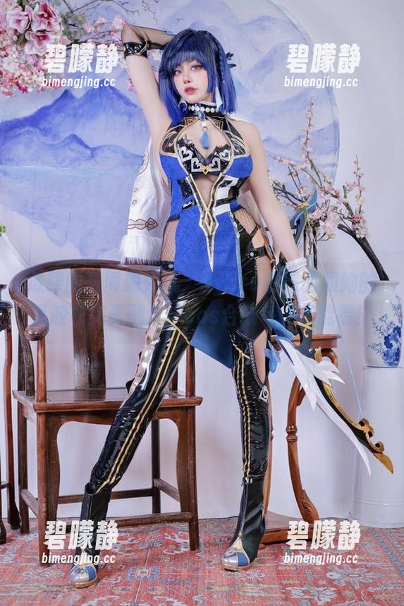 放肆的赛博朋克风，Byoru的露西和她的乳胶衣完美融合，cos合集每天都能看！