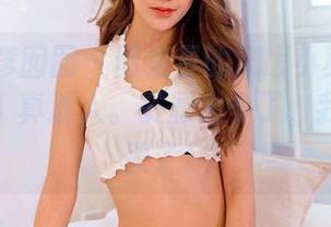 Feilin嗲囡囡 – 图集里的流氓小巫女和她的美足，真迷人。资源太多了，我快被撑哭了！