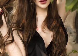 GIRLT果团网 – 来自蜜桃Q妹儿的白色私拍图集：是不是该请我吃下午茶了？