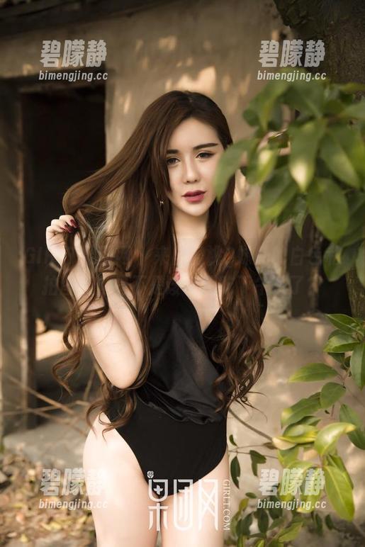 GIRLT果团网 - 来自蜜桃Q妹儿的白色私拍图集：是不是该请我吃下午茶了？