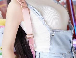 MiiTao蜜桃社 – Cris_卓娅祺的白色壁纸：我敢打赌她的衣橱只有这一个颜色吗？