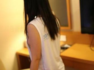 看着ROSI的黑色蕾丝作品，我在想：这是充满诱惑还是充满紧张？