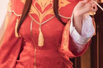 看Rioko凉凉子的美图，脑子里不停回旋：白色能撑起多少幻想呢？
