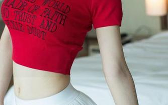 UGirls尤果网 – 辣眼睛的高清套图，办公室里的芊小童真是个不甘寂寞的小白兔…