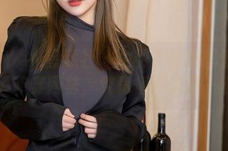 XINGYAN星颜社 – 免费？图册里看Emily尹菲穿网袜，究竟值不值得一看？