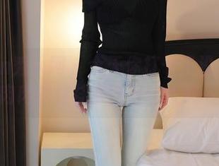 Xiuren秀人网 – 今天你打卡了没？Lavinia肉肉的丝袜套图等你来瞅一眼！