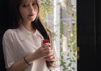 Xiuren秀人网 – Diveinto七七kiko的泳池：原图与写真中的别样世界