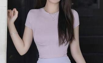 Xiuren秀人网 – 合集里的“日常”——周慕汐用简单的姿态，唤起那种若有似无的性感