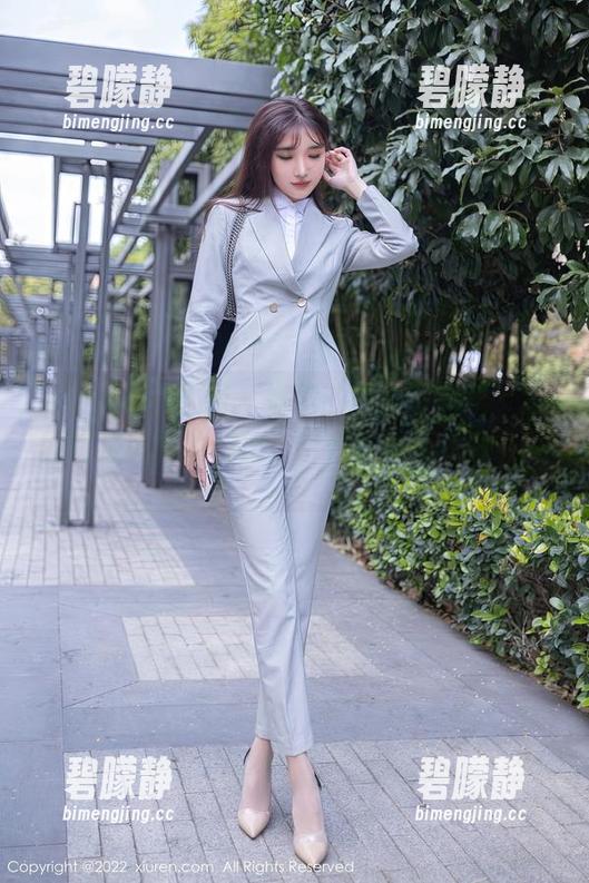 Xiuren秀人网 - 娜露的美腿写真集，原图像是美丽的旋律，听着听着竟不知不觉…