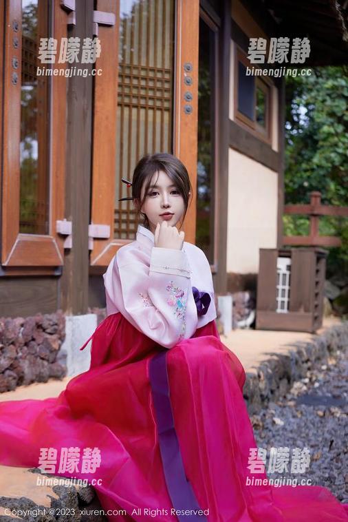 Xiuren秀人网 - 免费看林文文的写真，不小心多瞧了几眼美腿……