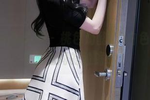 Xiuren秀人网 – 桃色奶酪VS白色，免费美图之间的拉锯战！