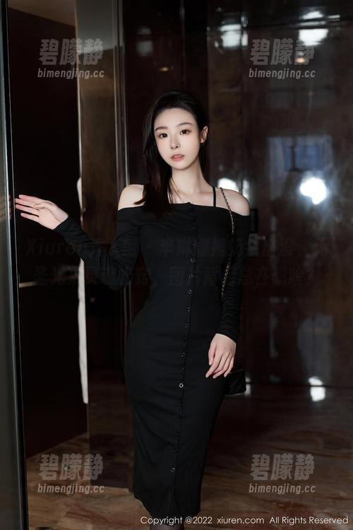 Xiuren秀人网 - 芈琳娜携奶牛出没，无圣光来灵魂出窍，图片背后总在想啥？