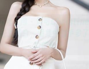 Xiuren秀人网 – 黄可Christine带你探探无圣光的纯白，图集中似乎多了丝淡淡的倦意