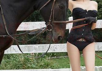 YouMi尤蜜荟 – H杯陈若初修女写真合集：经典元素，偏偏多了点反差感……