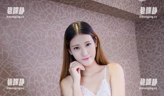 YouWu尤物馆 - 圣诞领衔主演——你见过这样Kely香香的原图吗？腹肌也太吸睛了吧？