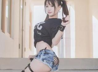套图一看，水手服黑丝的yoko夏宅是如何逃离尘世喧嚣的？