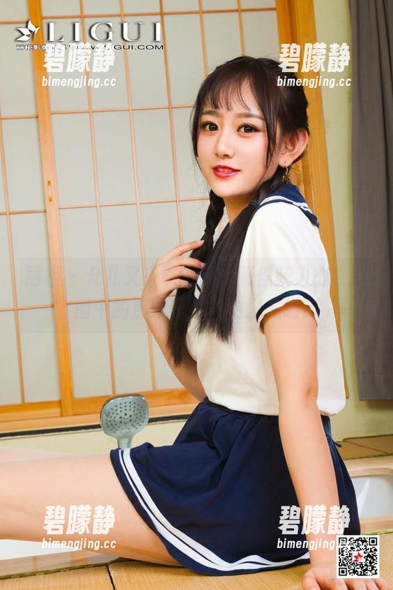 丽柜-允儿 丽柜 - 允儿又来以全套制服俘获人心,原图中的那双眼睛开始发光啦!