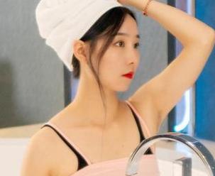 丽柜 – 套图看多了，文欣的黑丝依然让我觉得“这不是个假发”的感觉还真好