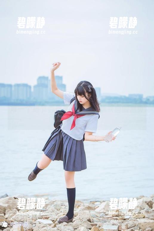 每一个细节都很高清：看兔玩映画的黑贞校服。