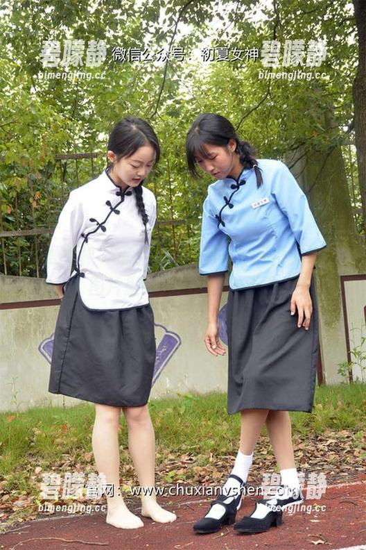 初夏女神 - 点点的奶牛写真，光影交错无圣光，图片里好像藏着什么天马行空？