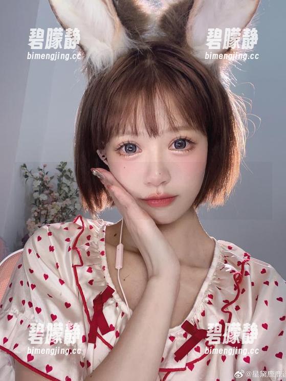 高清短裙写真集，千反田鹿子带你驶入‘风’的轨道！