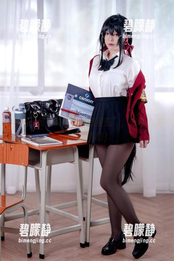 半半子和她的“小恶魔利兹”，好奇心满满的观看啊！