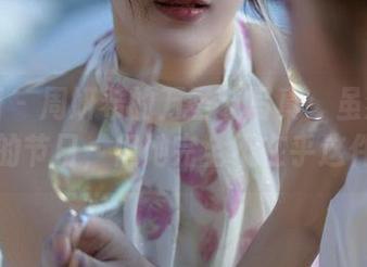 微密圈 – 周妍希的万圣节写真：虽然是孩子们的节日，但她完全不在乎这件事。