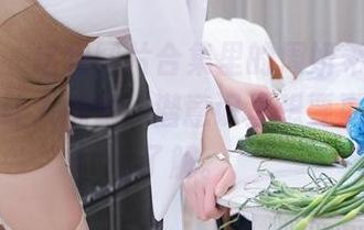 微密圈 – 这组图片合集里的周妍希，热辣奔放得让人恍惚，潜意识里想要更深一步了解。