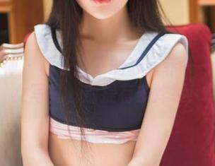 头条女神 – 栀子花下的苏菲菲——元气少女写真，别提有多炸裂！