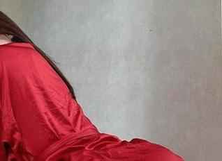 微密圈 – 奶宝妹纸的红黑合集，天哪，这色调真让人想停下脚步，深陷其中了。