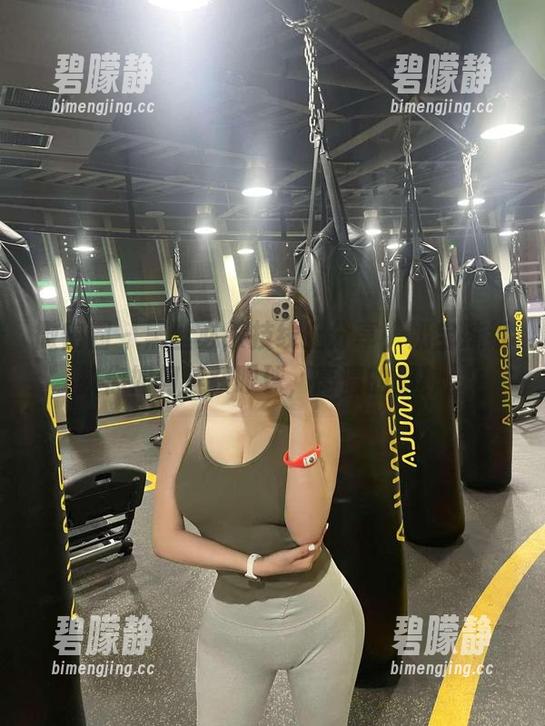 微密圈 - 黑丝必杀技线上分享，奶宝妹纸教你如何俘获眼球，高清的那种。