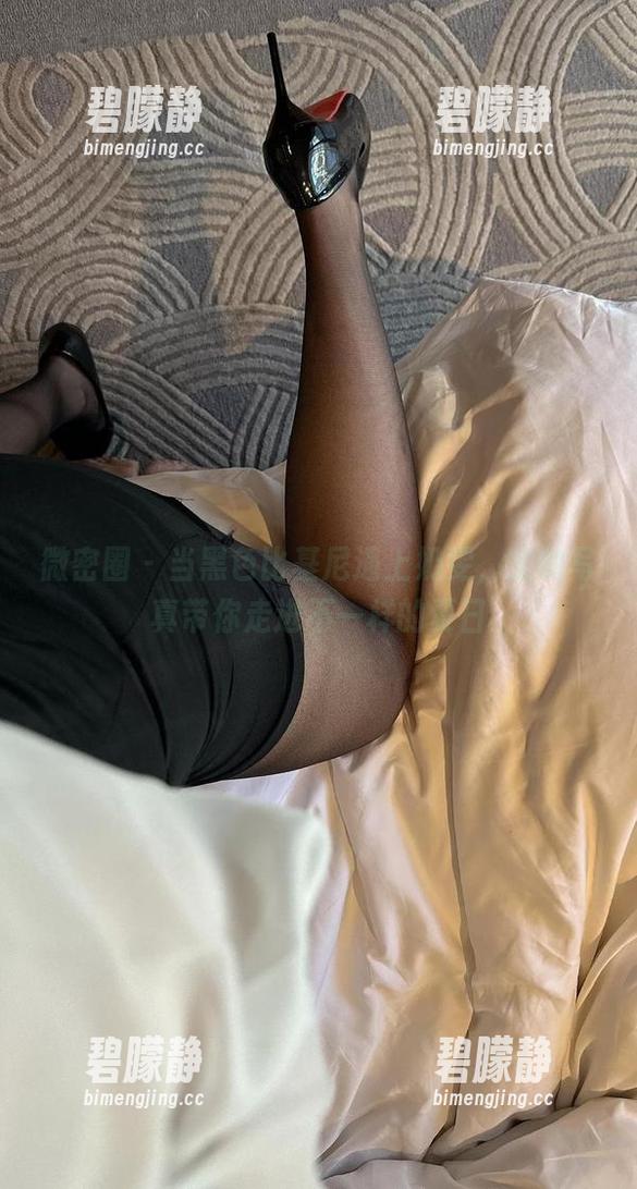 微密圈 - 当黑色比基尼遇上奶雯，定制写真带你走进不一样的夏日