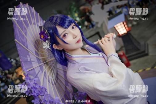 妍子坚不可摧带来的最新图包，毛衣裹得那么文艺，让我差点忘记外面的冷风，突然好想喝热巧克力？