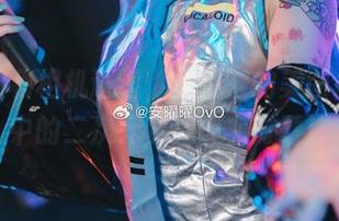 当女孩和相机邂逅，安曜曜的美图把我心中的二次元变成现实时髦！