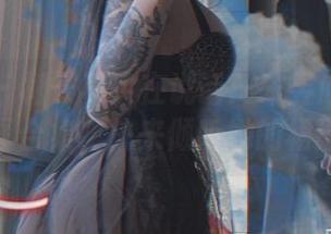 微密圈 – 裙子其实在说话：宋昱欣的白裙美图合集，快来倾听她的裙语！