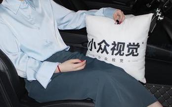 小众视觉 – 彤彤的棉袜写真，网盘等你来“下载”。