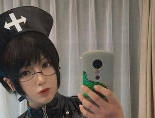 美腿作品来了，小容仔咕咕咕w的美图再一次颠覆了我的三观、四观…