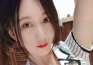 微密圈 – 作品直击人心，小玉吃果冻在居家的尴尬与优雅之间徘徊。