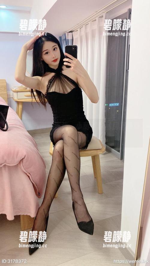 微密圈 - 侧影连连，小萌子的私房黑色让人想多看几眼