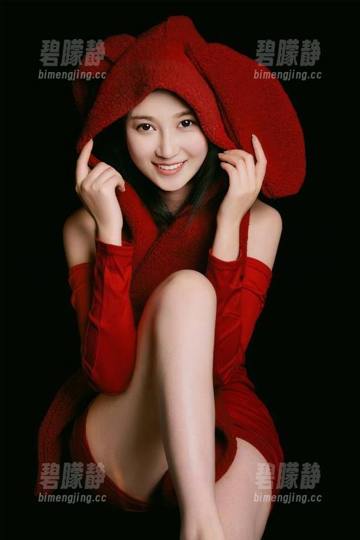 关于年年Nnian和她的少女写真，可尽情发挥想象，完美的灵感源泉就在图库里等你发掘。