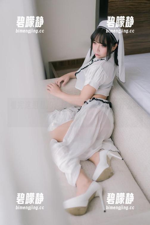 看完这组私拍，抱走莫子完美诠释什么叫“等课间铃响”。