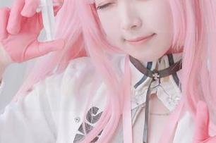 哈，朝雾爱的巫女服，也许是怪异，但这照片确实迷得我醉了