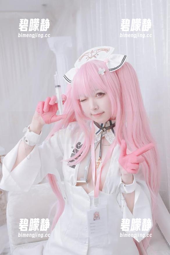 哈，朝雾爱的巫女服，也许是怪异，但这照片确实迷得我醉了