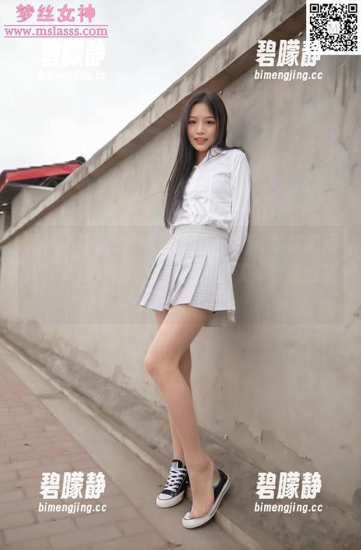 梦丝女神 - 最新写真集，雪馨在丝袜的陪伴下演绎清新美，这得是选了多好看的裙子！