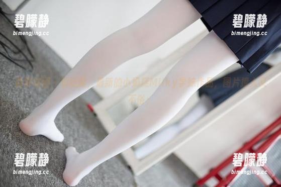 森萝财团 - 别眨眼，最新的小奶糕Milky学妹作品，图片撩人又不俗；