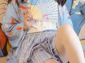 森萝财团 – 照片合集里的小满，泳衣多样化，但每一件我都想冷静分析。