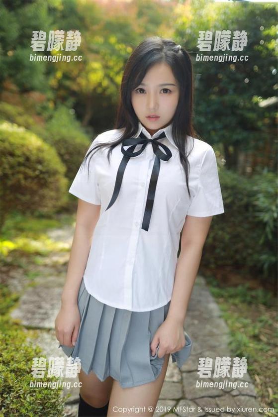 模范学院 - 郑颖姗的写真时光，白色像云彩一样轻柔