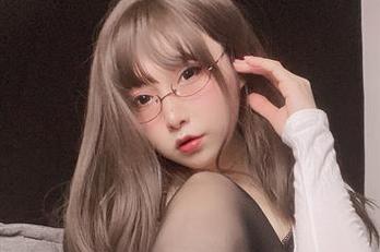 次屁啦牛仔裤最新套图，别打喷嚏小心裤子掉哦！