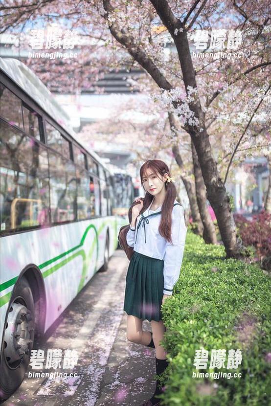 王羽杉的黑色吊带：套图就在这，下载前先问问自己，能否承受这份偏心？