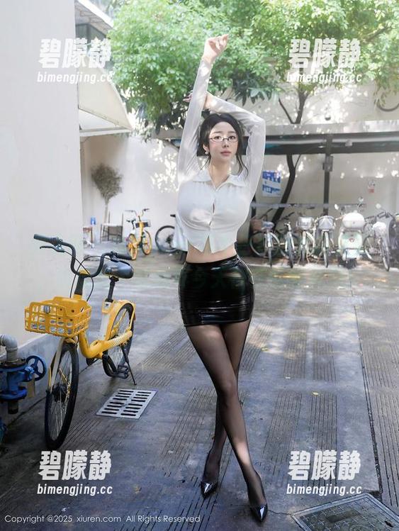 秀人网 - 冷月yuer与牛仔裤的最新美图，听说整个时尚界今天都在悄悄流泪！